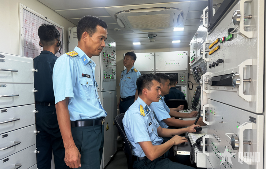 Đấu trí với “Pháo đài bay”