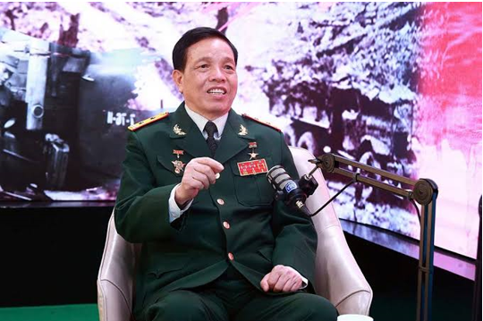 Người anh hùng găm 8 mảnh đạn không rời vô lăng Trường Sơn