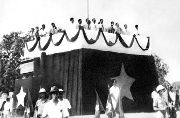 cách mạng tháng 8