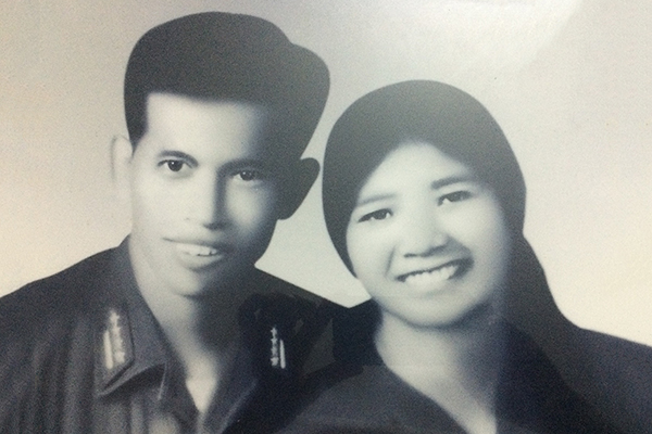 Chồng anh hùng, vợ dũng sĩ