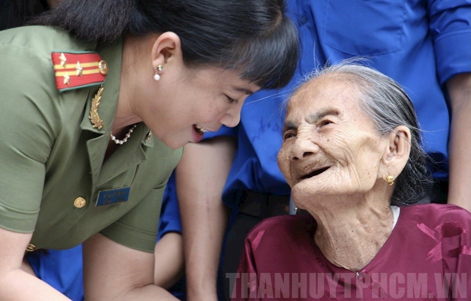 Những “bông hồng thép” giữa rừng già