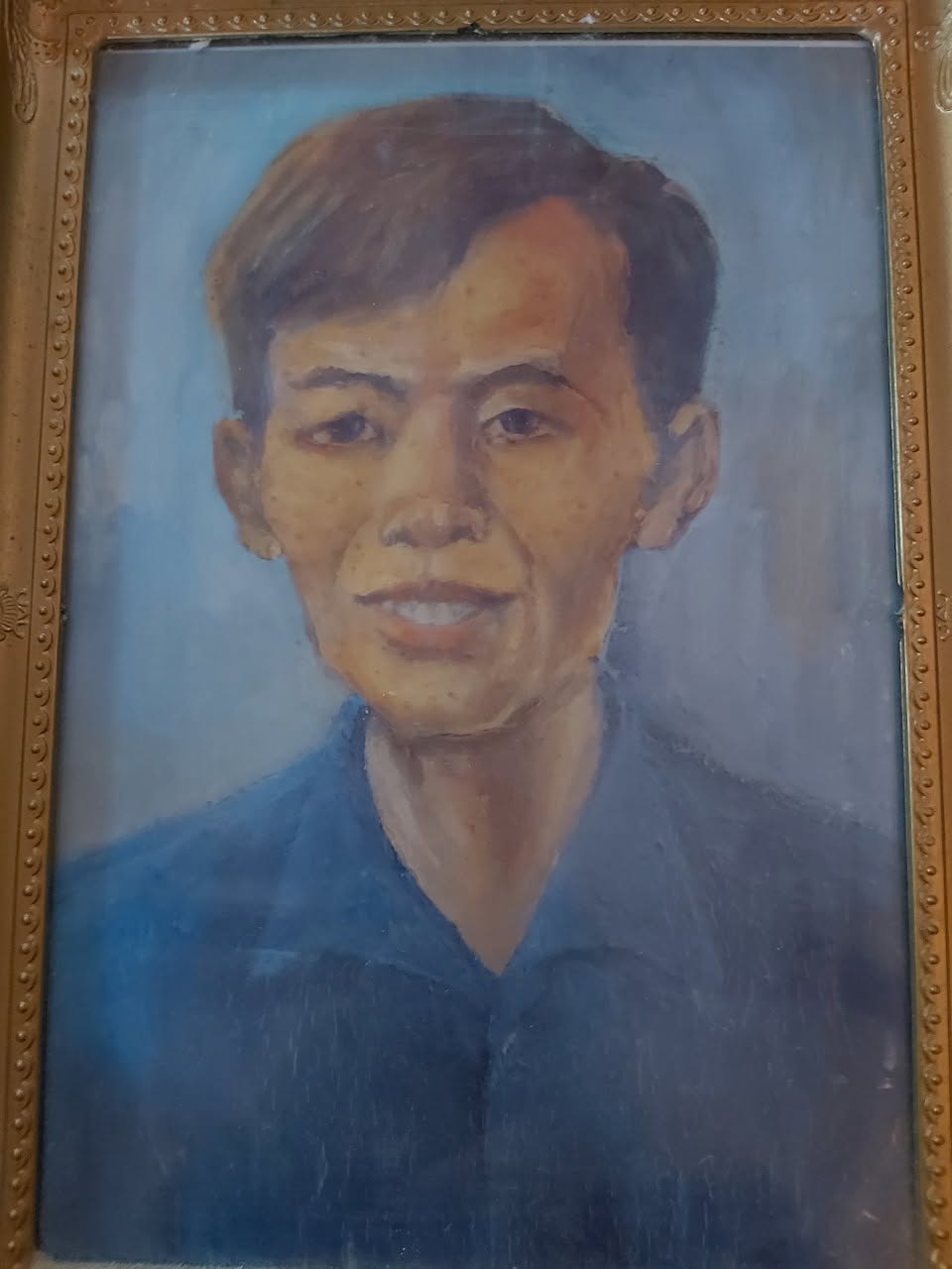 Người giao liên siêng năng giữa vùng bom mìn