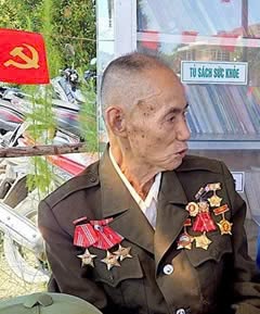 CẬU BÉ CHĂN TRÂU BƯỚC VÀO CUỘC CHIẾN