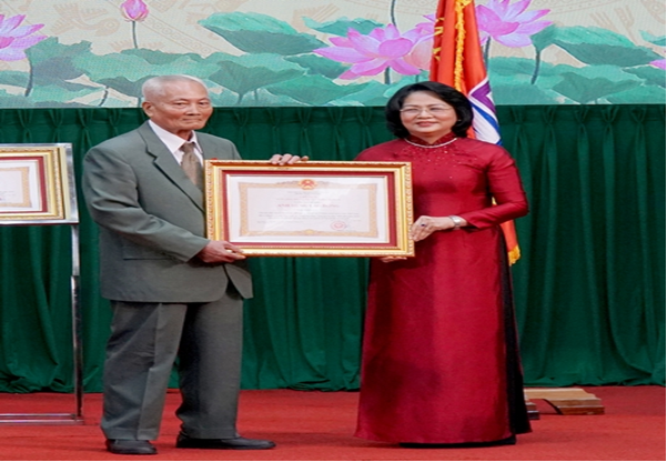 Ngô Ngọc Bỉnh, Anh hùng lao động thời kỳ đổi mới