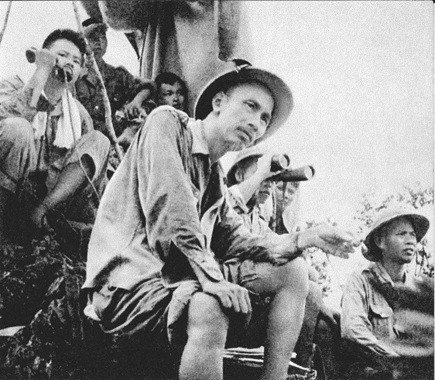 Bác Hồ Giữa Làn Ranh Sinh Tử 1950 1B2 - VCVB