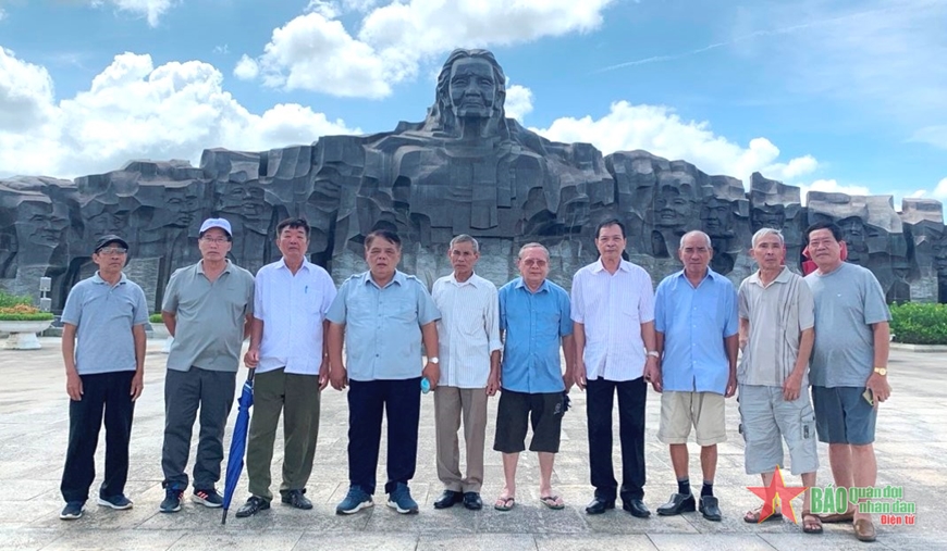 Không bỏ đồng đội