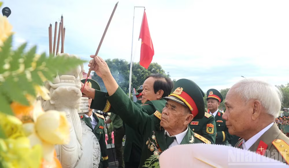 VẠN TƯỜNG 1965 – TRẬN ĐÁNH MỞ ĐẦU CHO NHỮNG NGÀY THÁNG KHỐC LIỆT