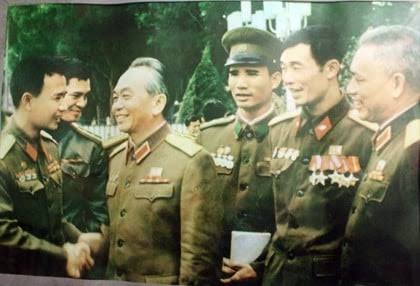 Lá cờ chiến thắng trên nóc Dinh Độc Lập