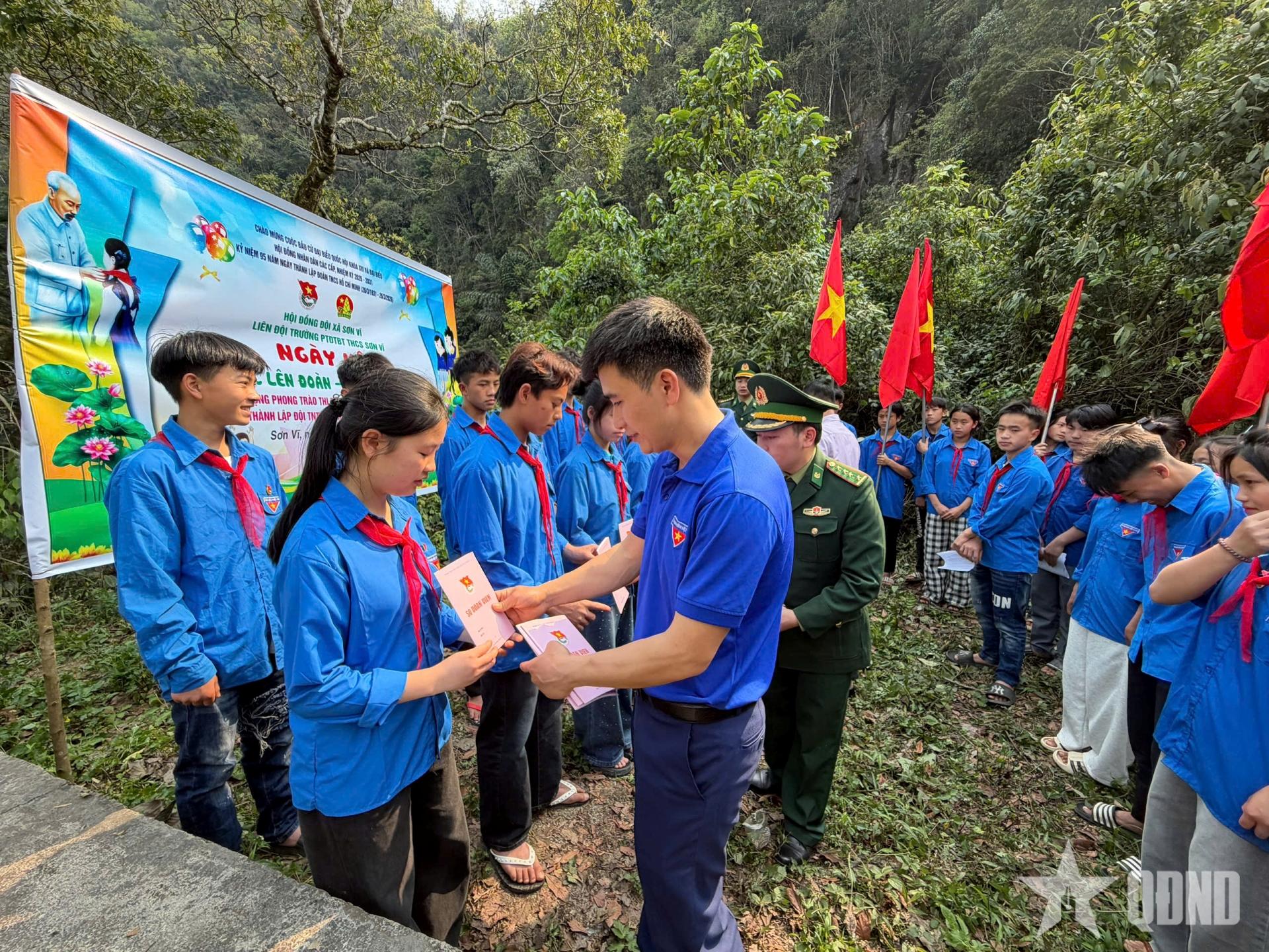 Hoa lửa không tắt