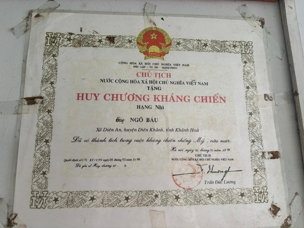 NGƯỜI TRỞ VỀ TỪ HAI CHIẾN TRƯỜNG