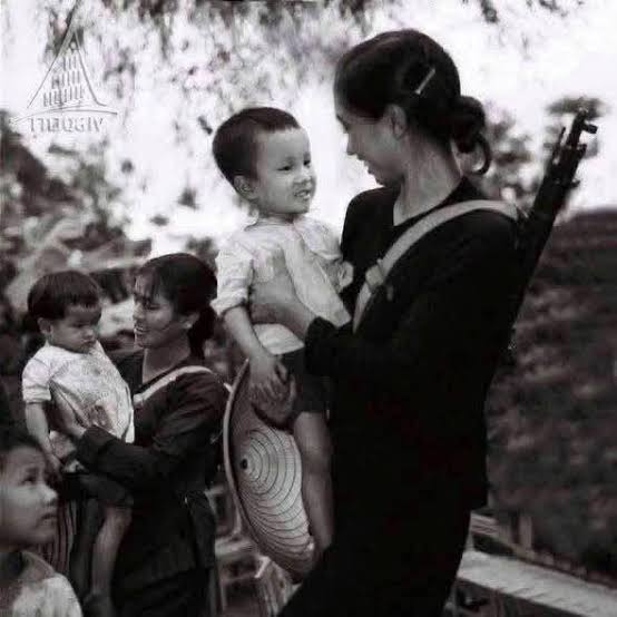 ĐÔI GIÀY NHỎ VÀ CHUYẾN ĐI KHÔNG ĐƯỢC PHÉP SAI