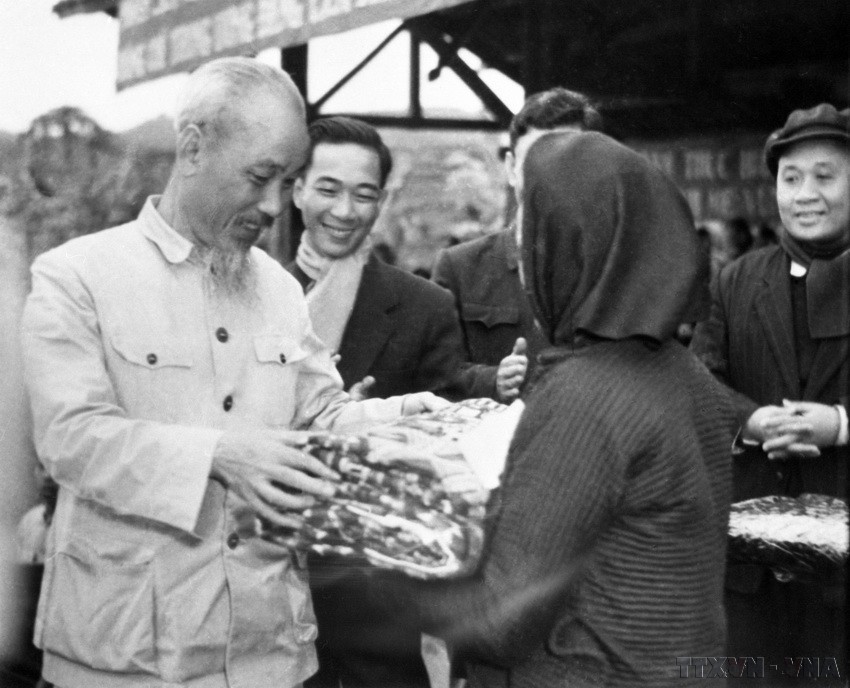 Chủ tịch Hồ Chí Minh – Cuộc đời vì nước, vì dân