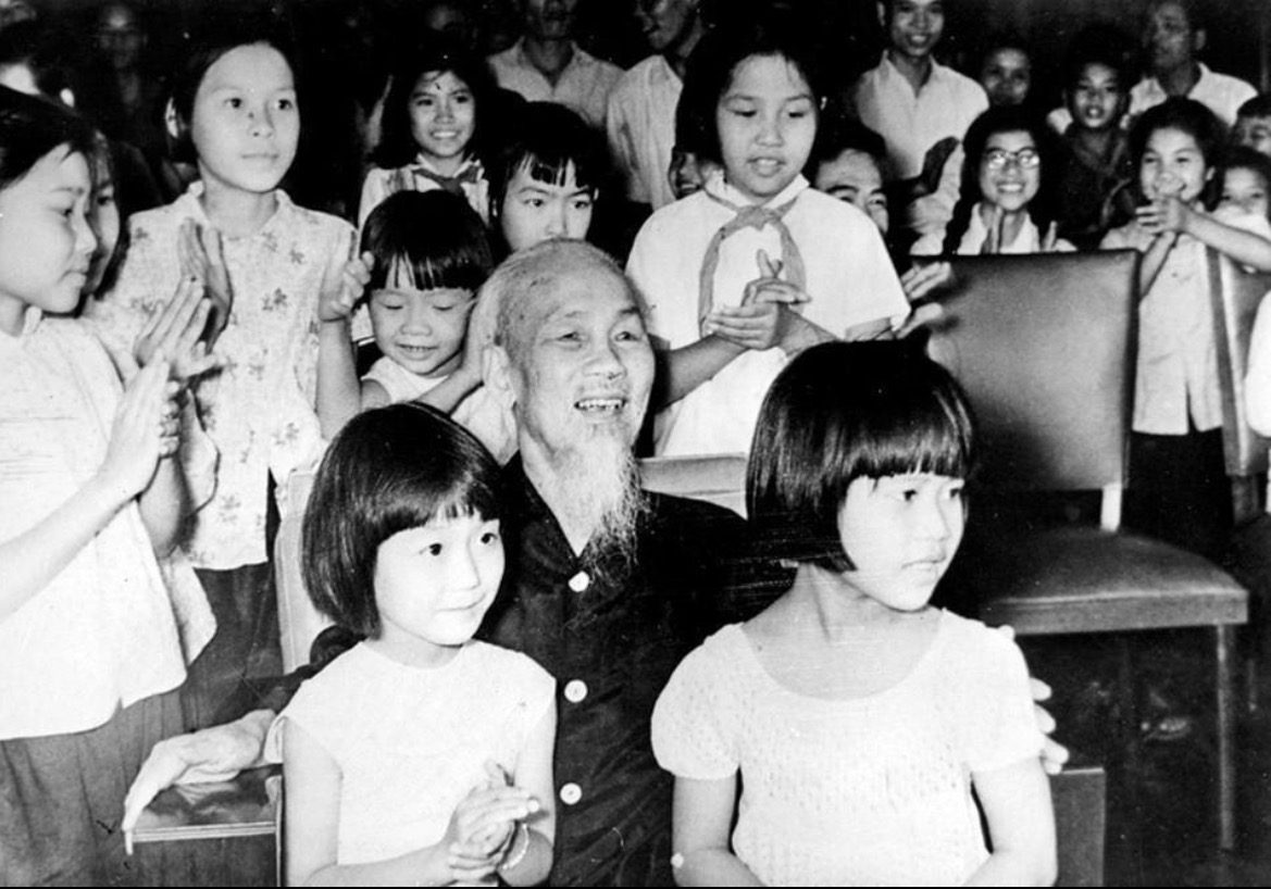 Bác Hồ với thiếu niên, nhi đồng