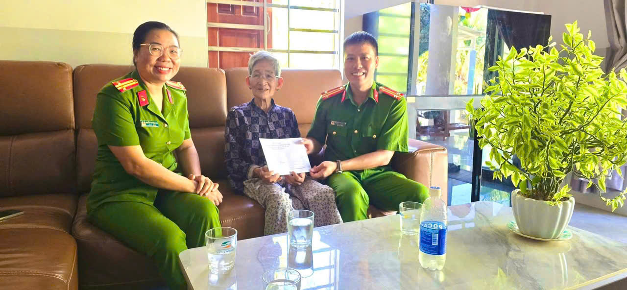 CÂU CHUYỆN THỜI HOA LỬA - BÀ TÔI