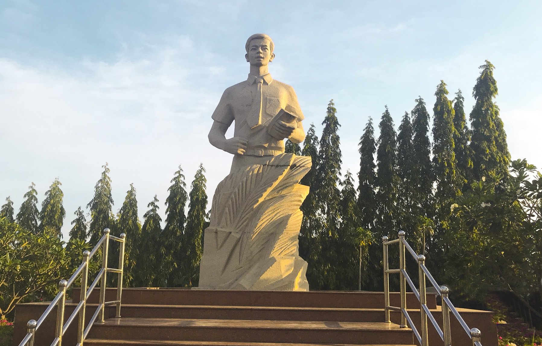 TIẾNG NÓI PHẢN CHIẾN KIÊU HÃNH BÊN KIA BỜ ĐẠI DƯƠNG