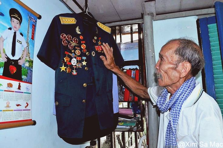 NGƯỜI PHI CÔNG TRỞ VỀ RUỘNG LÚA