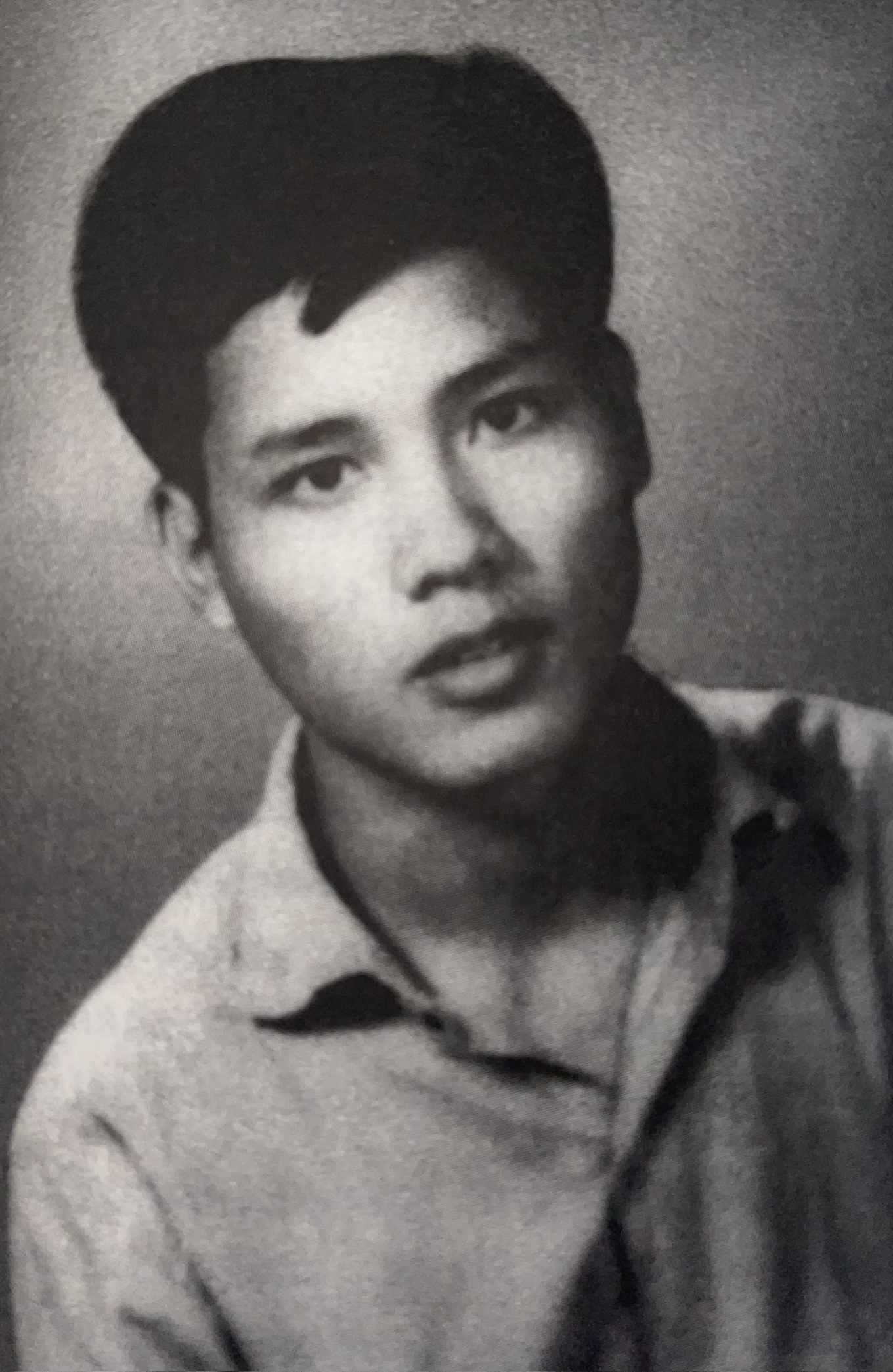 MÃI MÃI TUỔI HAI MƯƠI