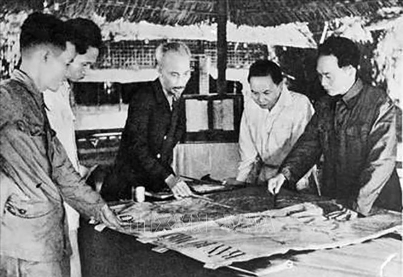Hồ Chí Minh và chiến thắng điện biên phủ