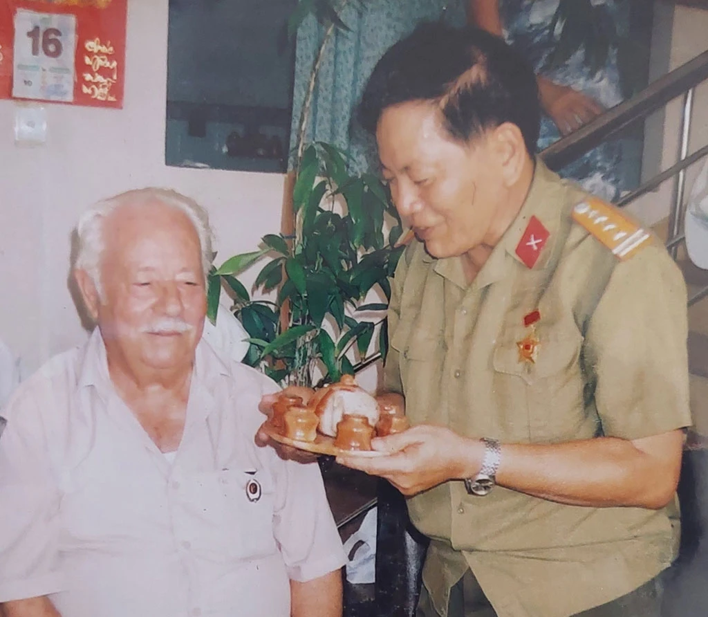 LỬA THÉP CHIẾN TRƯỜNG VÀ NHỮNG CHIẾN CÔNG OAI HÙNG TẠI LIÊN KHU 5