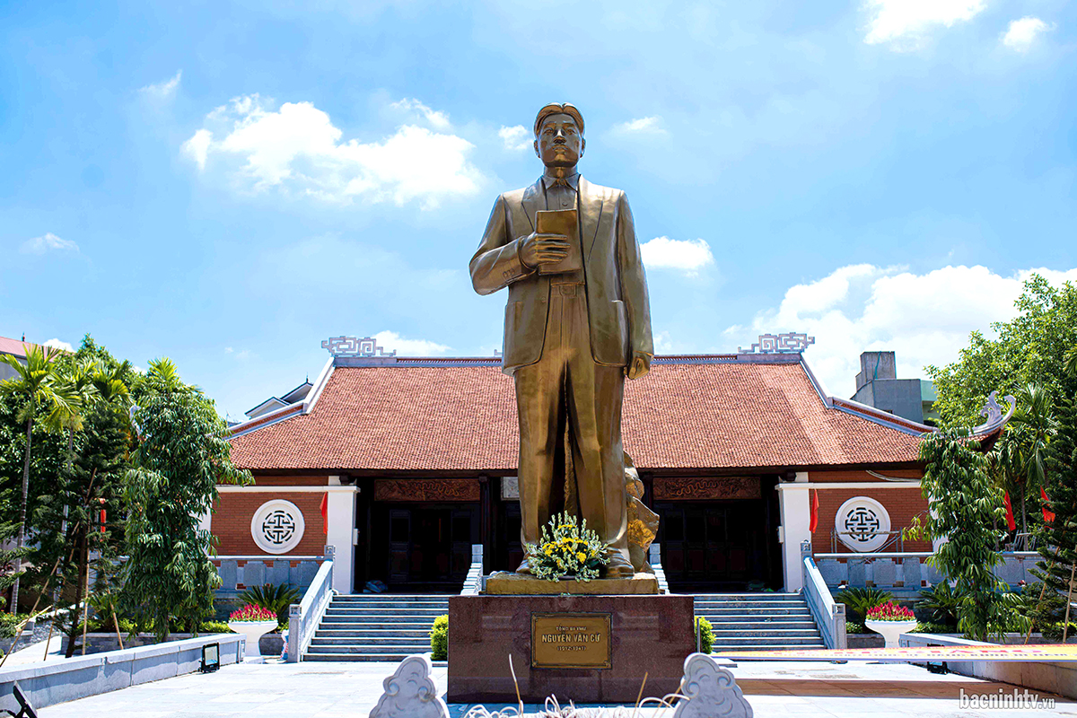 Người chiến sĩ cộng sản kiên trung