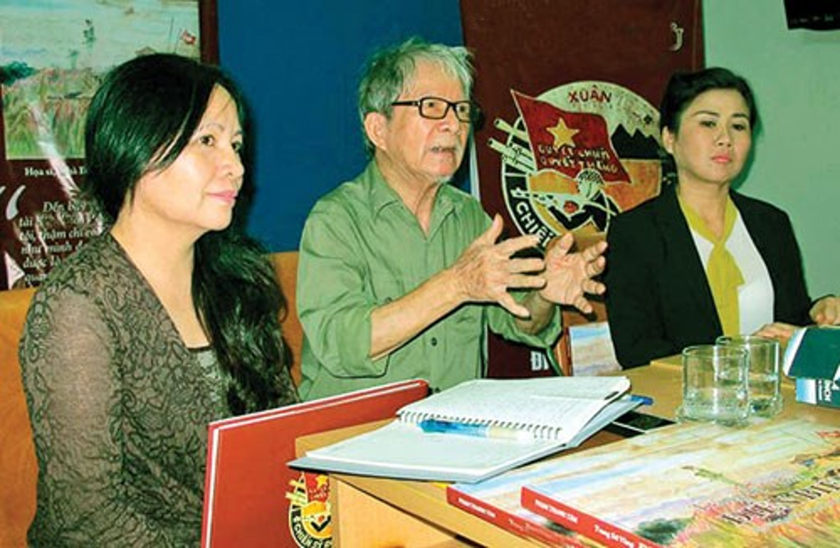 NHỚ CUỘC MÍT TINH ĐẦU TIÊN MỪNG ĐẠI THẮNG