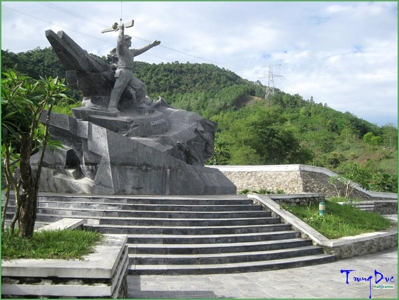 NGƯỜI CHIẾN SĨ VÀ CHIẾC XE TĂNG Ở GIANG MỖ