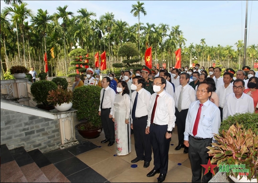 Cõi thiêng nơi Ngã ba Giồng