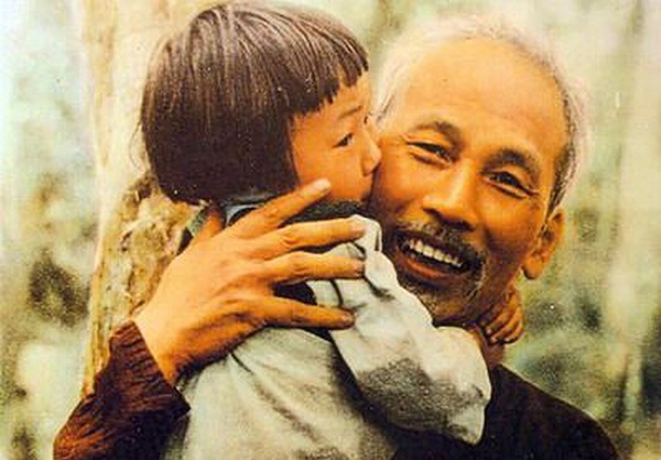 Chủ tịch Hồ Chí Minh – Cuộc đời vì nước, vì dân