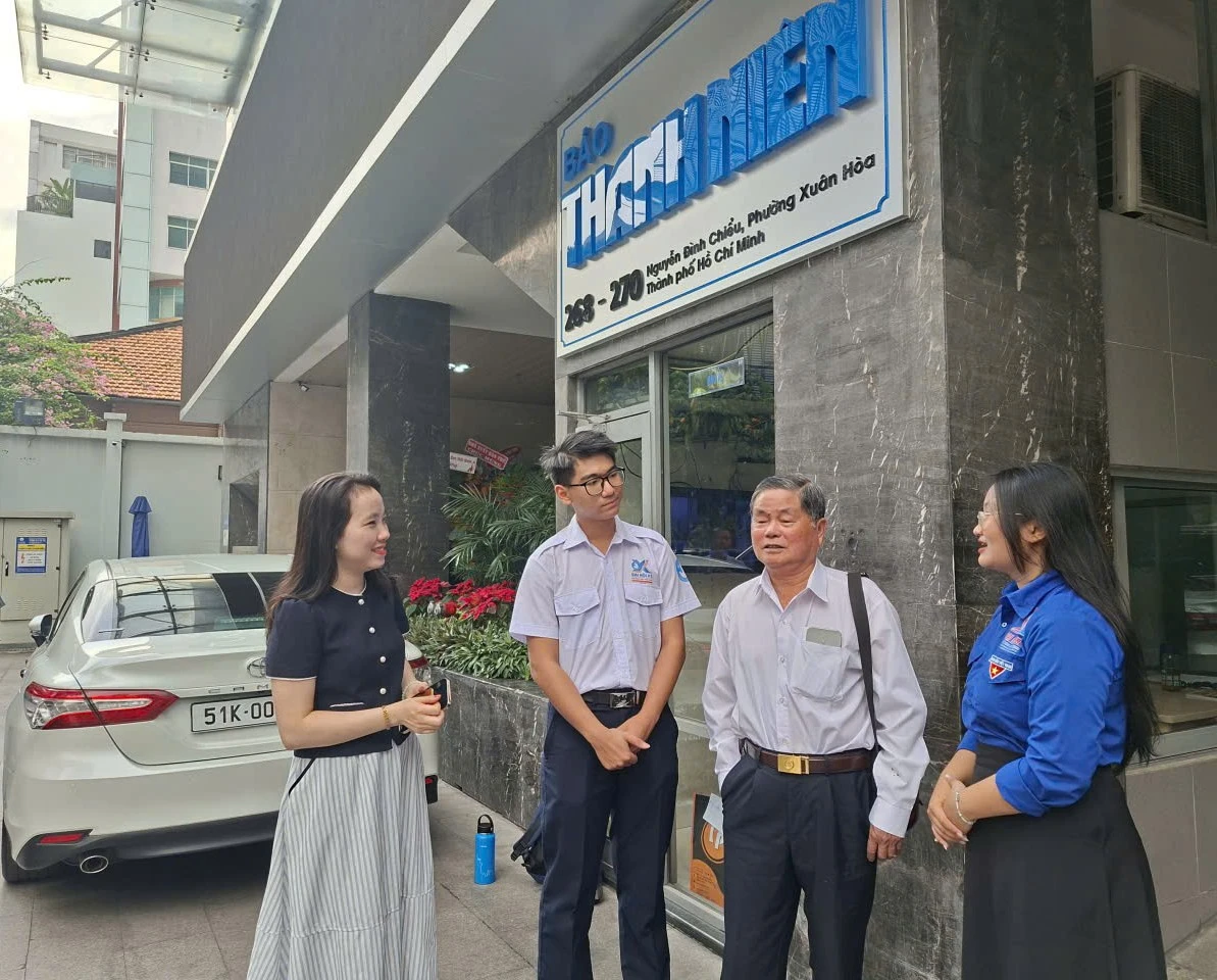 Từ bảo vệ cổng đến vị trung tướng kiên trung