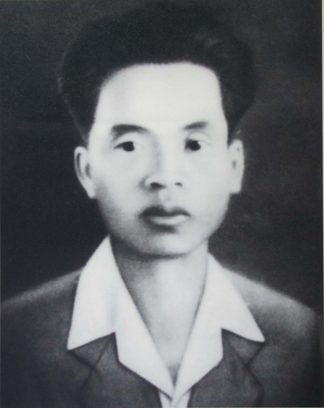 HOÀNG VĂN THỤ – MỘT NGƯỜI RA ĐI KHÔNG CÚI ĐẦU