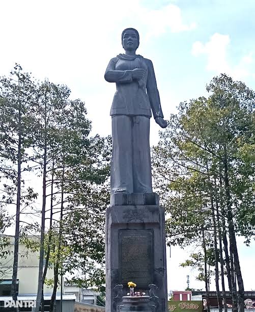 Lê Thị Riêng (1925–1968): Cán bộ phụ nữ miền Nam kiên trung, hi sinh trong Tết Mậu Thân.