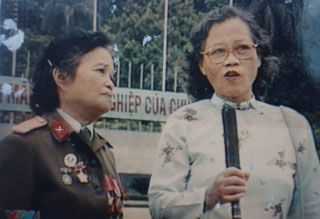 Hai người phụ nữ kéo lá cờ Độc lập: Cuộc gặp gỡ và lời hẹn sau 44 năm