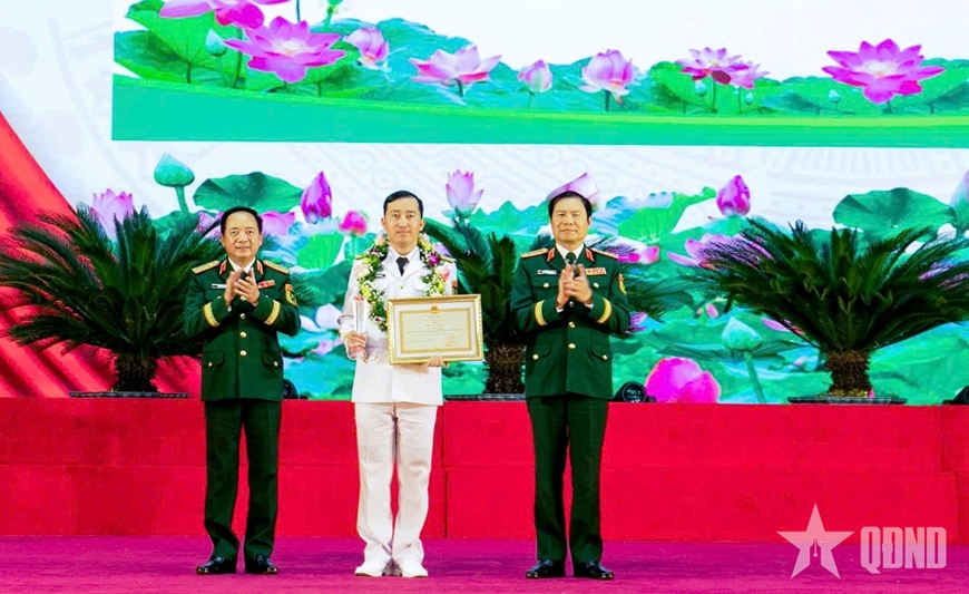 “Bác sĩ” của vũ khí dưới nước