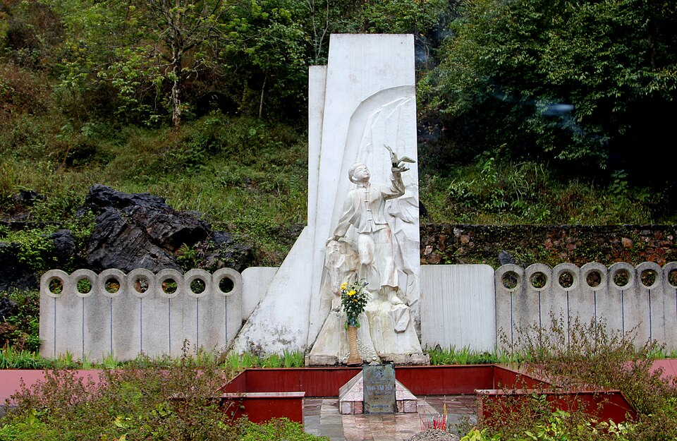 NGỌN LỬA NHỎ THẮP SÁNG NON SÔNG