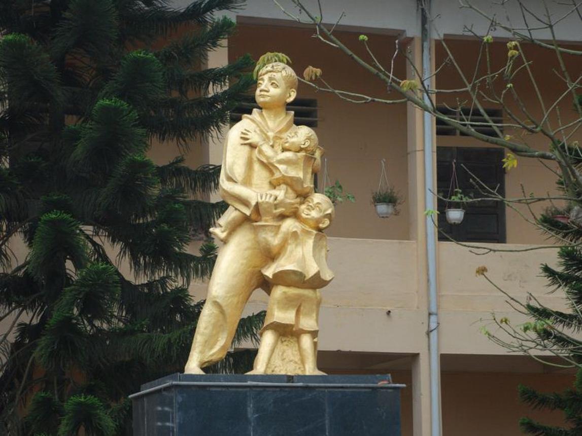 Nguyễn Bá Ngọc – Cậu bé anh hùng lấy thân mình che chở các em nhỏ