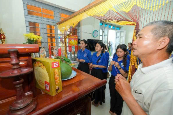 [TUỔI TRẺ KHOA HỌC SỨC KHỎE] [DẤU CHÂN HOA LỬA – LỜI KỂ TỪ NHÂN CHỨNG]