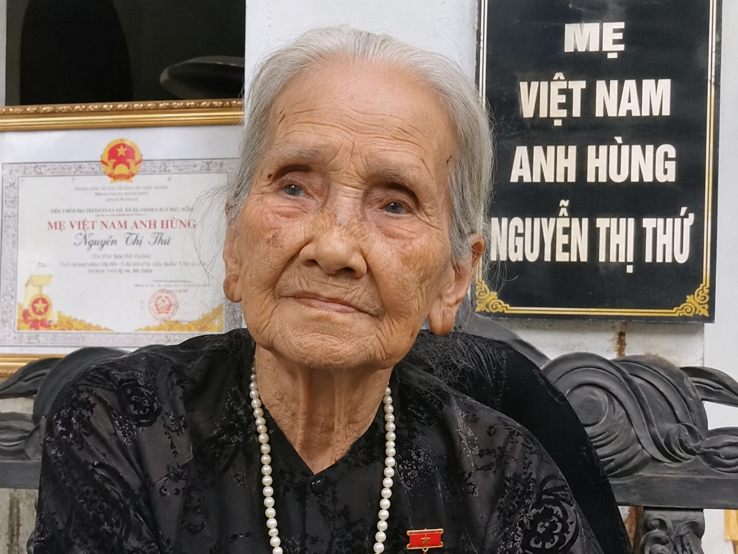 NGƯỜI MẸ GIỮ NHỮNG MÙA XUÂN CHO ĐẤT NƯỚC