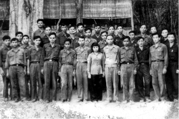 Quyển nhật ký và tập thơ ghi trong lửa đạn