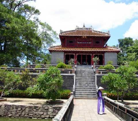 Gia Long - Vị Hoàng đế đầu tiên sáng lập vương triều Nguyễn - triều đại phong kiến cuối cùng trong lịch sử Việt Nam.
