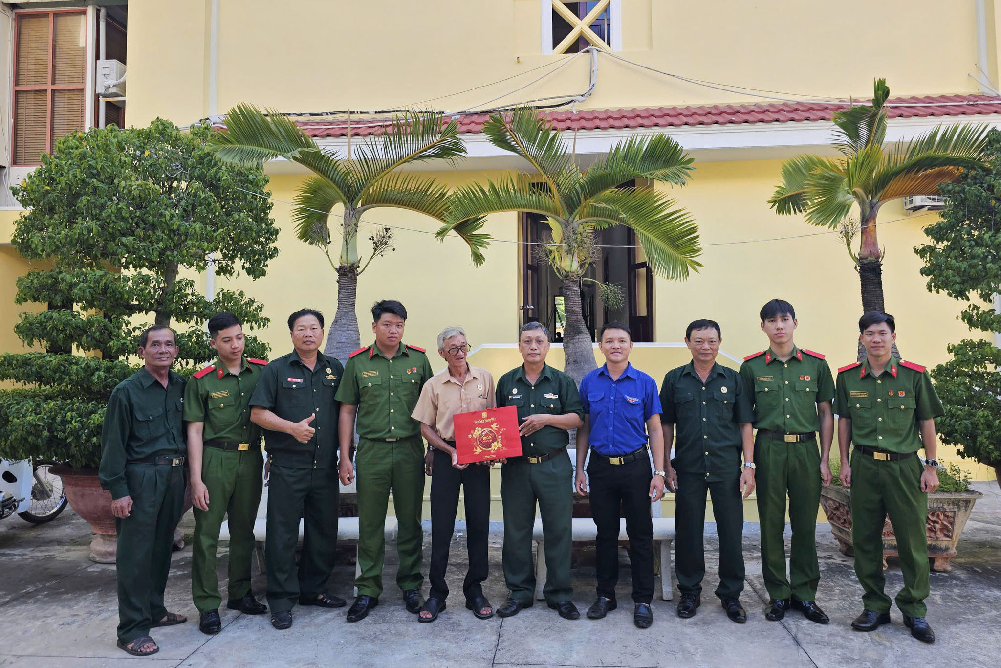 KÝ ỨC NGƯỜI LÍNH VÀ NGỌN LỬA TRUYỀN THỐNG