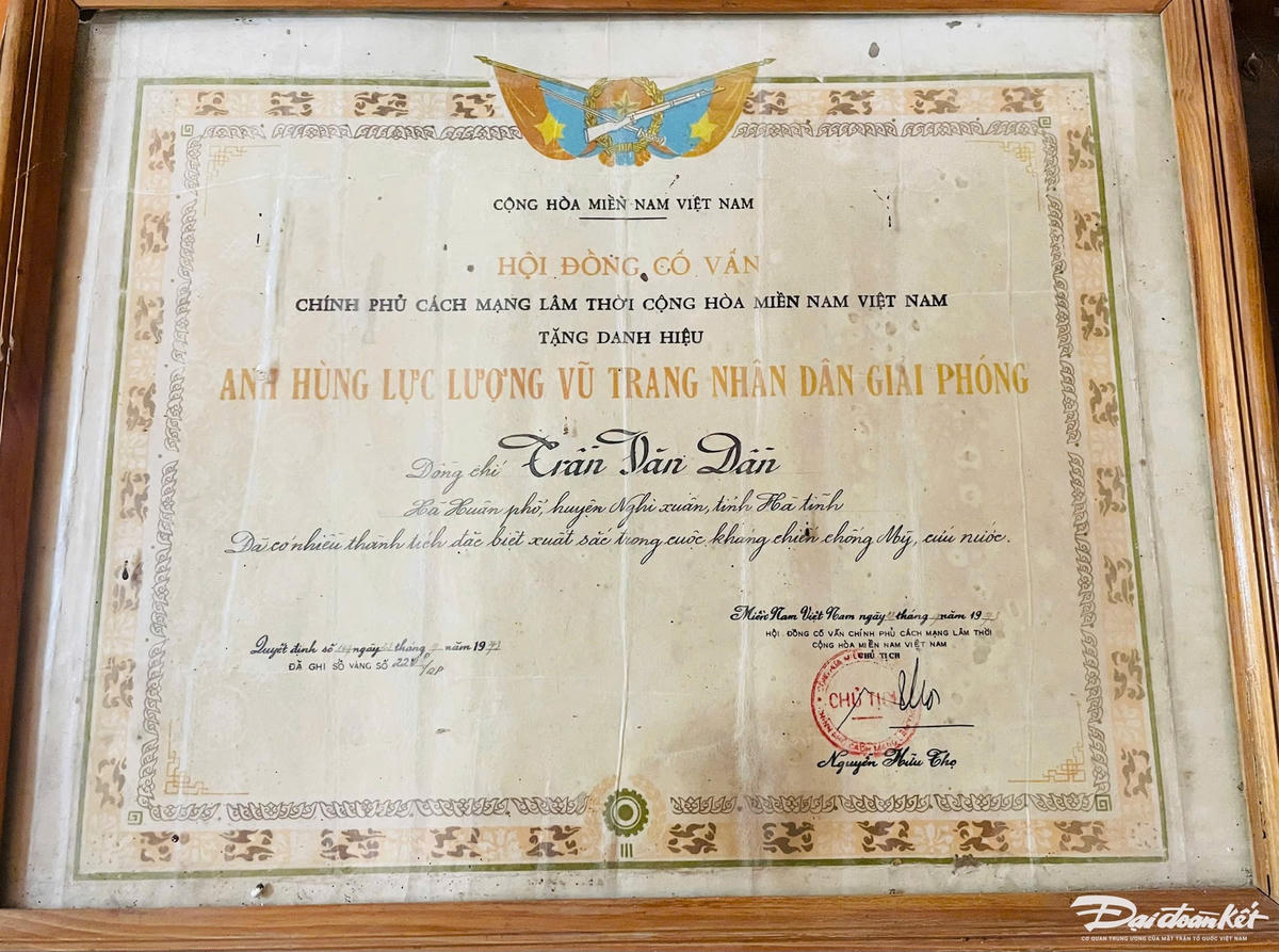 Bước ra từ kỷ vật