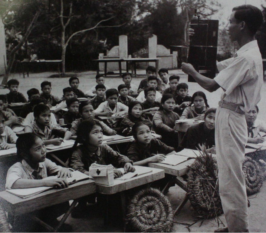 LỚP HỌC THỜI CHIẾN