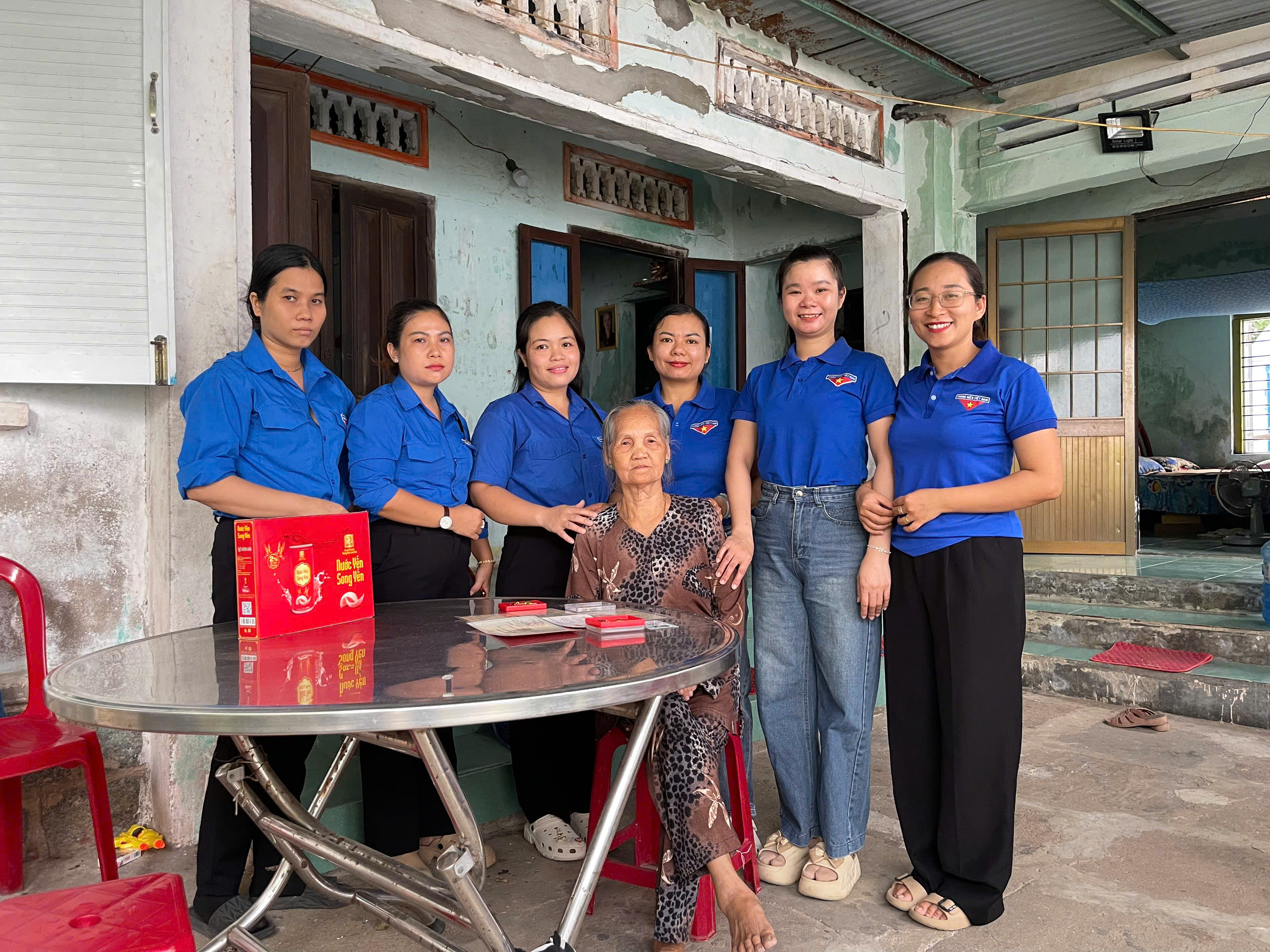 THANH XUÂN TRÊN TUYẾN ĐƯỜNG HỮU NGHỊ