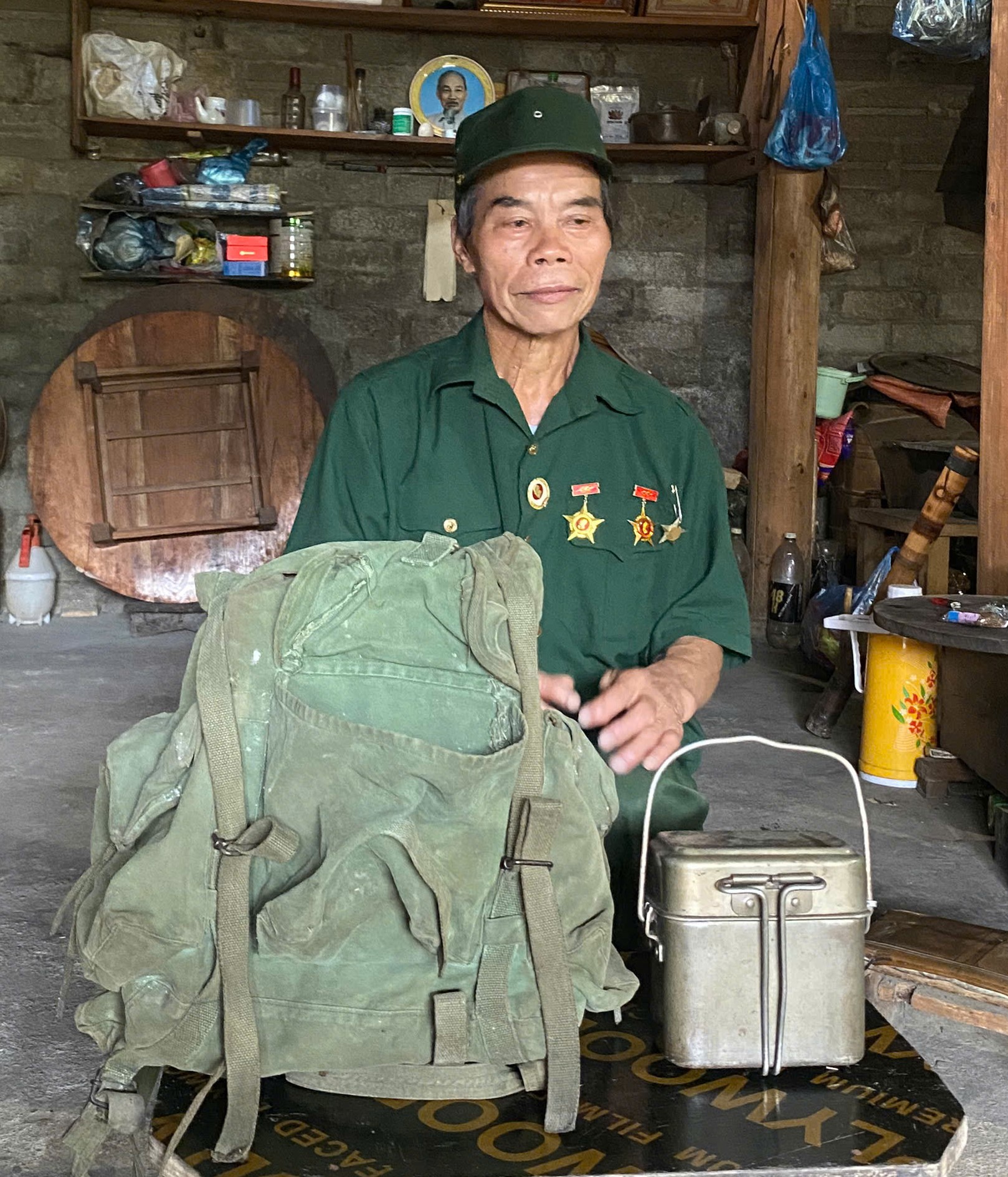 Chiếc ba lô kháng chiến