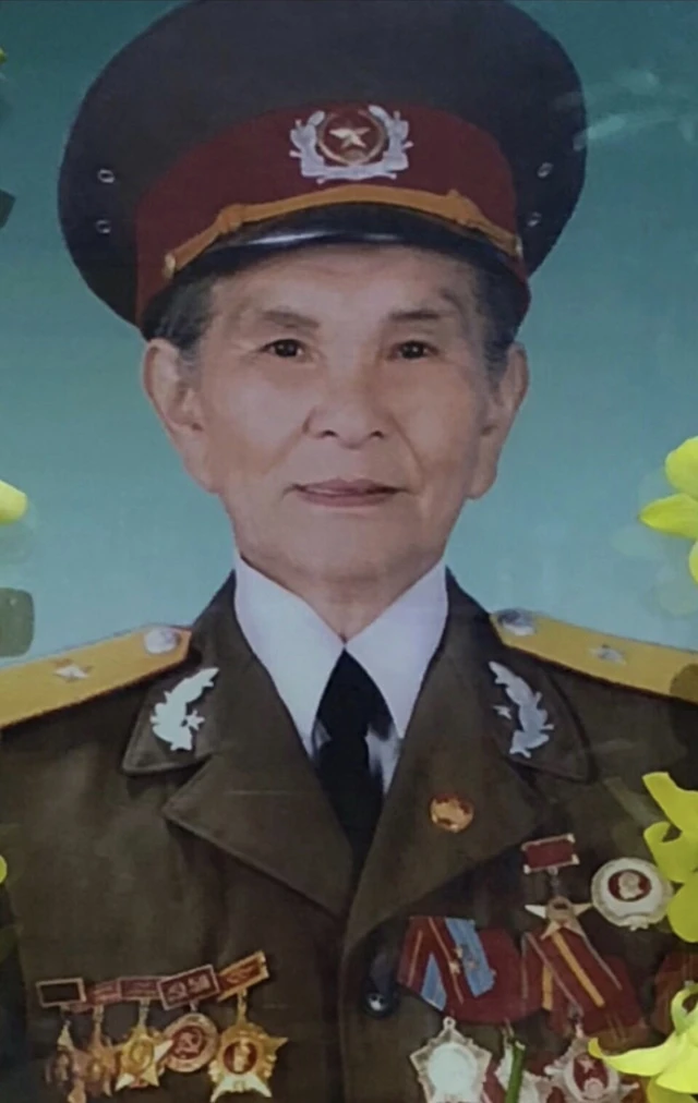 Thiếu tá, Anh hùng Lực lượng vũ trang nhân dân Hoàng Thị Nghị