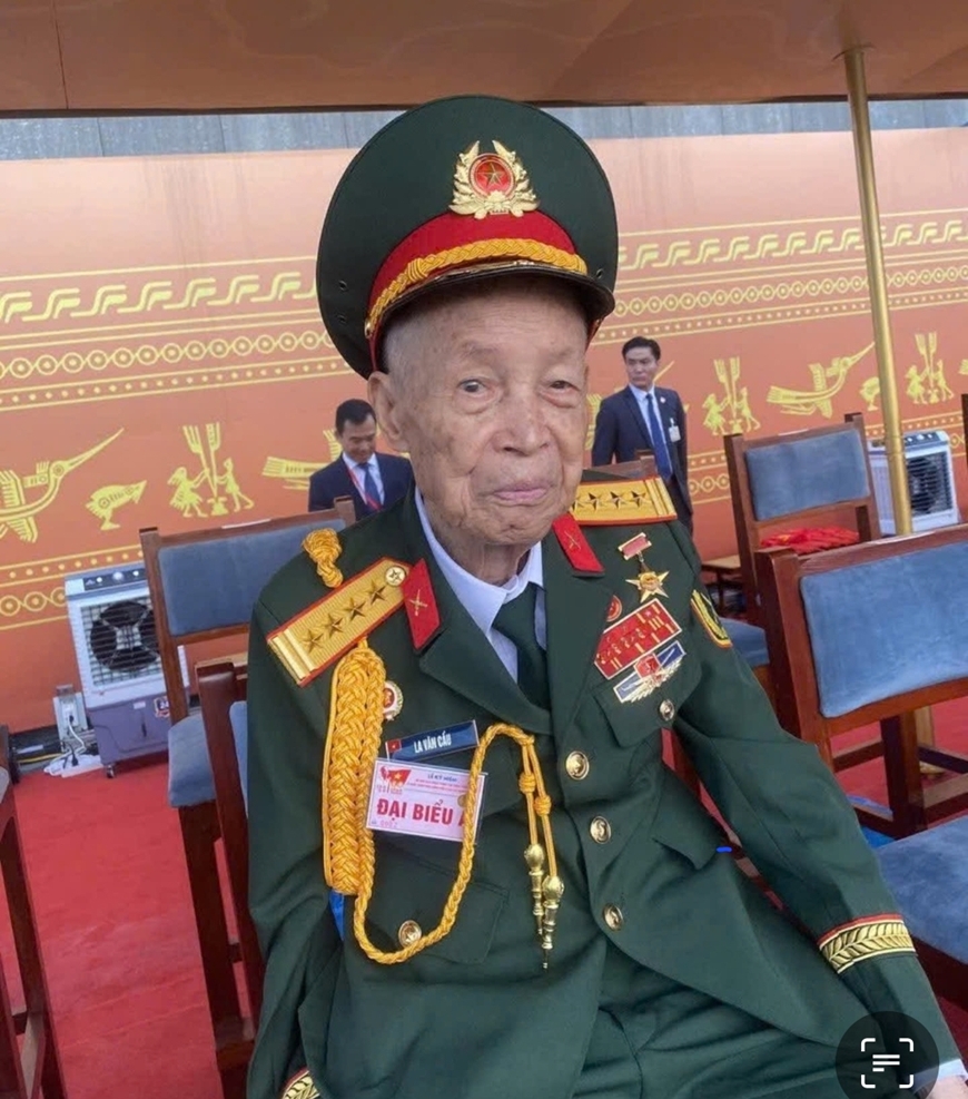 Anh hùng Quân đội La Văn Cầu - tấm gương ngời sáng