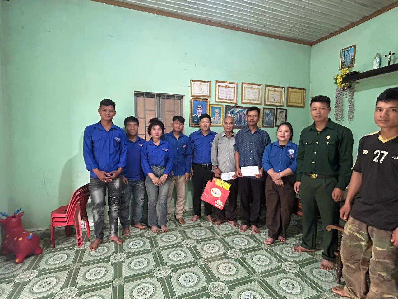 "Lắng nghe nhân chứng lịch sử kể chuyện"