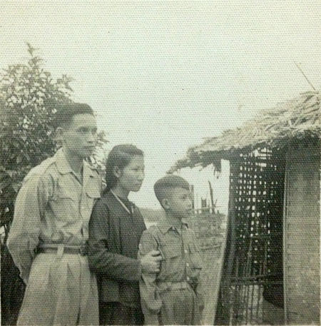BỨC ẢNH GIA ĐÌNH ĐẠI TƯỚNG LÊ TRỌNG TẤN SAU CHIẾN DỊCH BIÊN GIỚI 1950