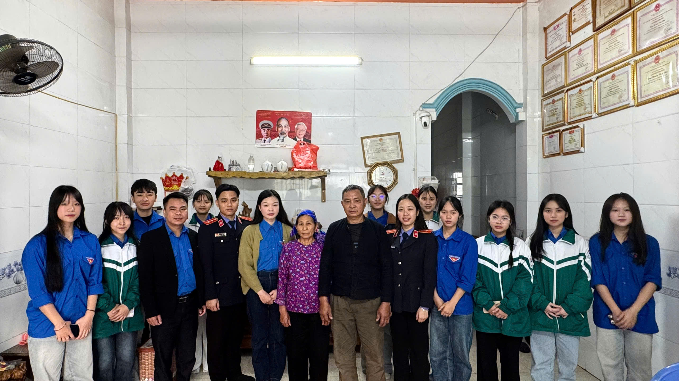 NGƯỜI GIỮ LỬA KÝ ỨC