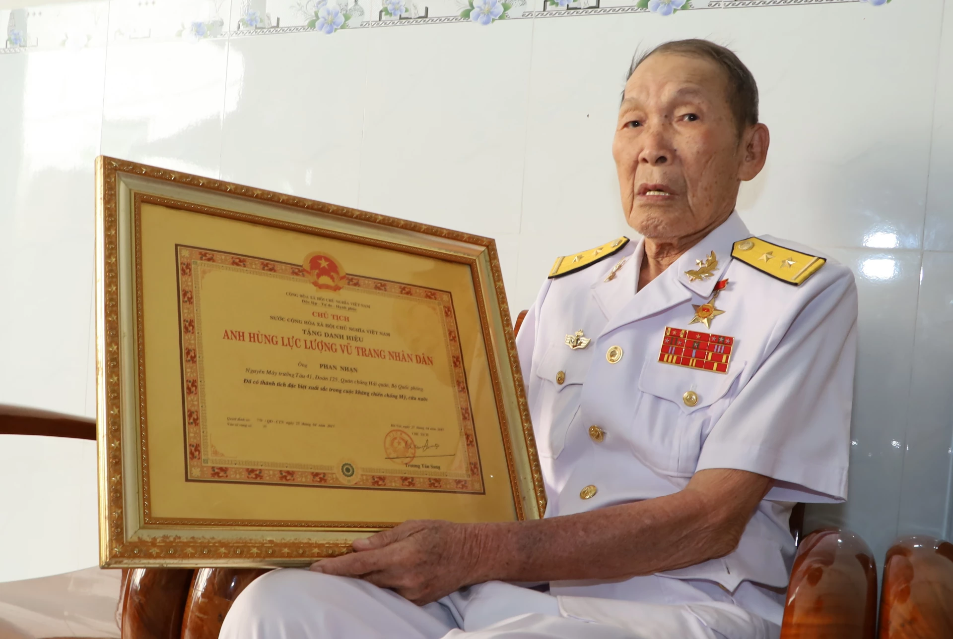 Anh hùng Phan Nhạn - Máy trưởng kiên cường trên những chuyến tàu không số